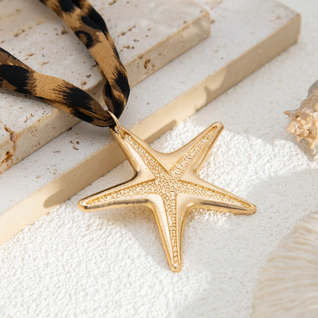 Collier Multicouche Velours Ethnique – Pendentifs Étoile & Cœur